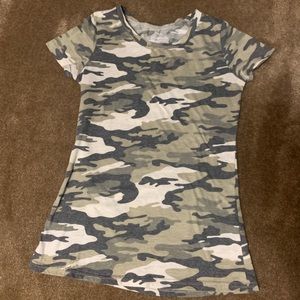 XS Rue 21 camo crew neck T-shirt